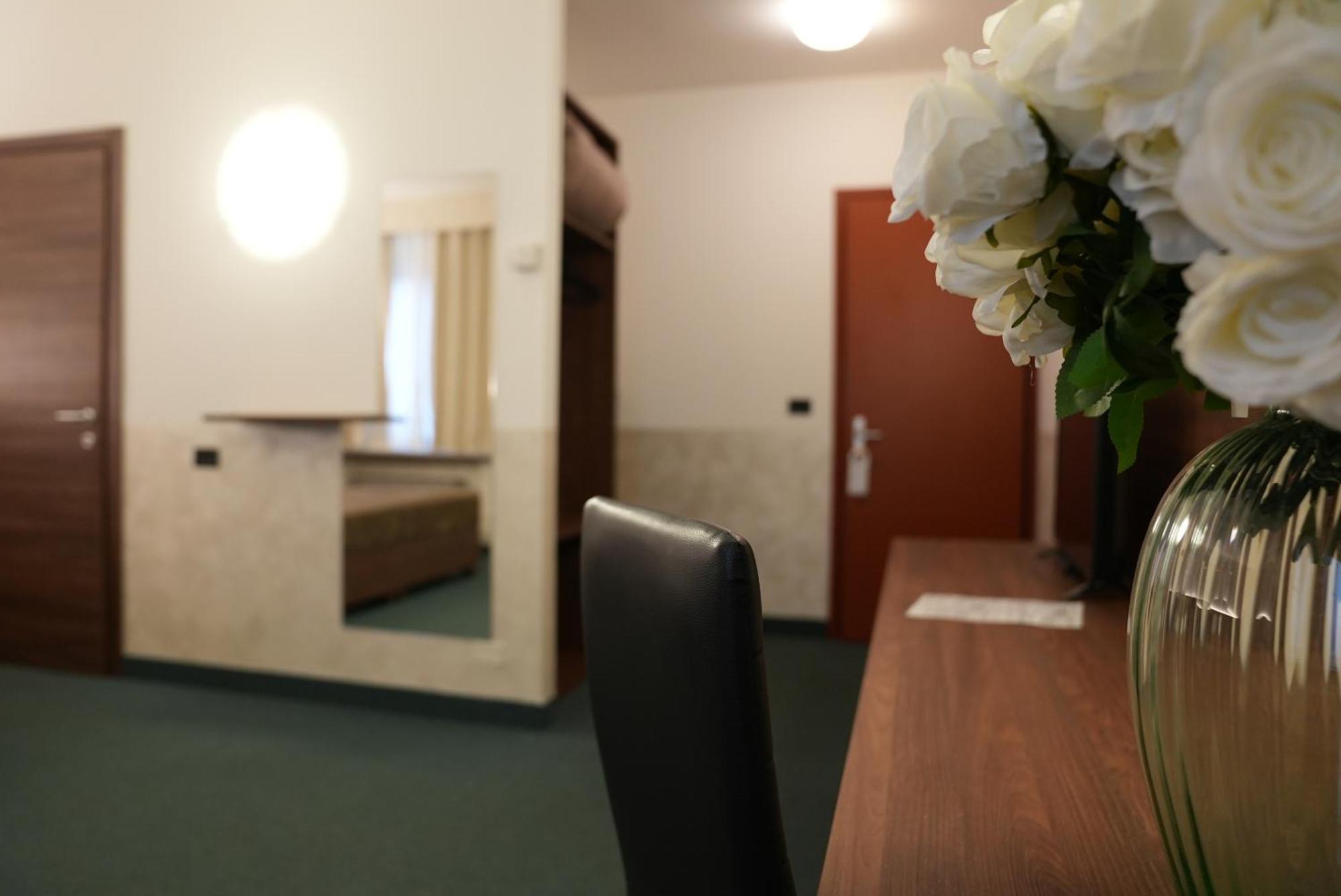 Hotel Albatros Mestre Eksteriør bilde