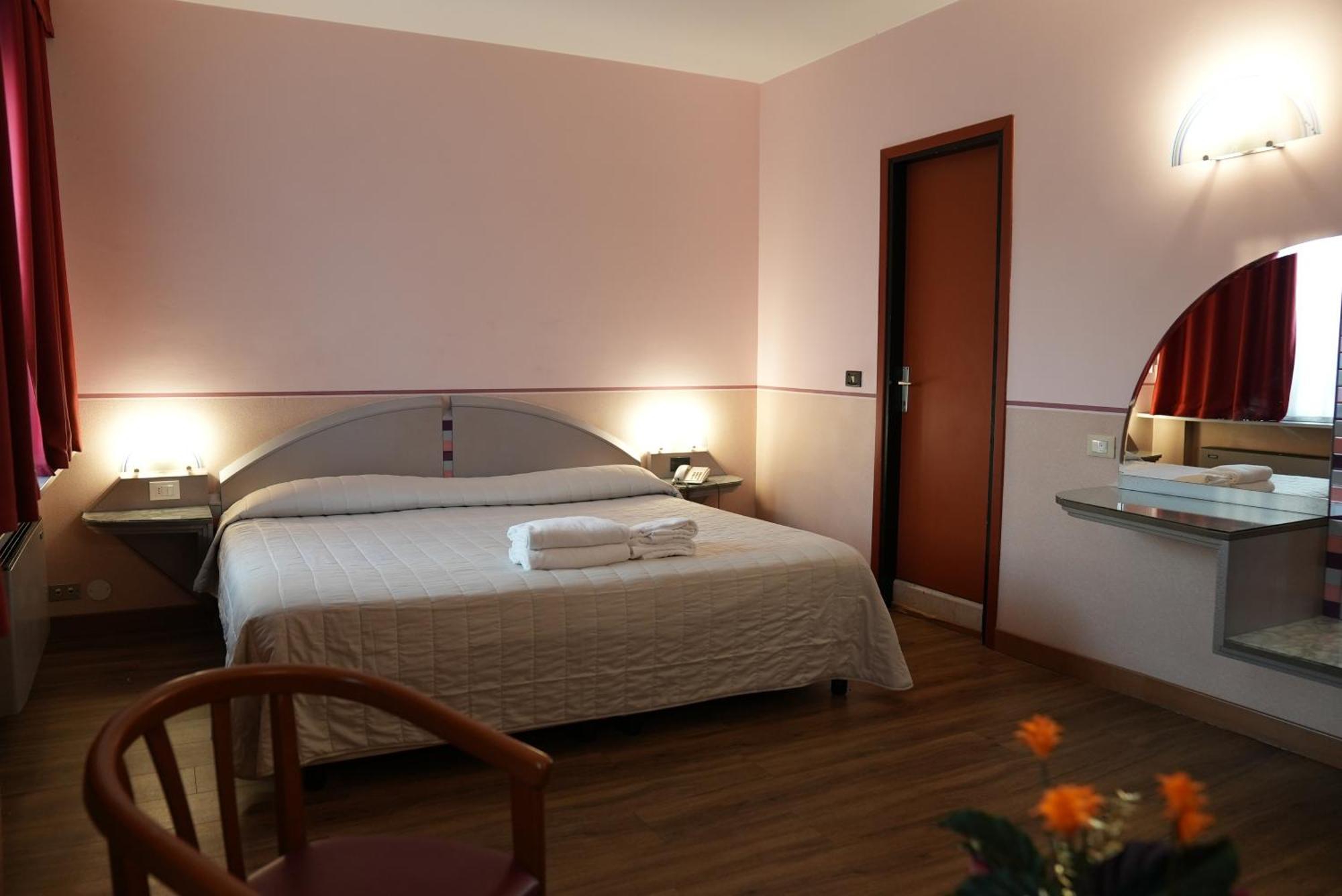 Hotel Albatros Mestre Eksteriør bilde