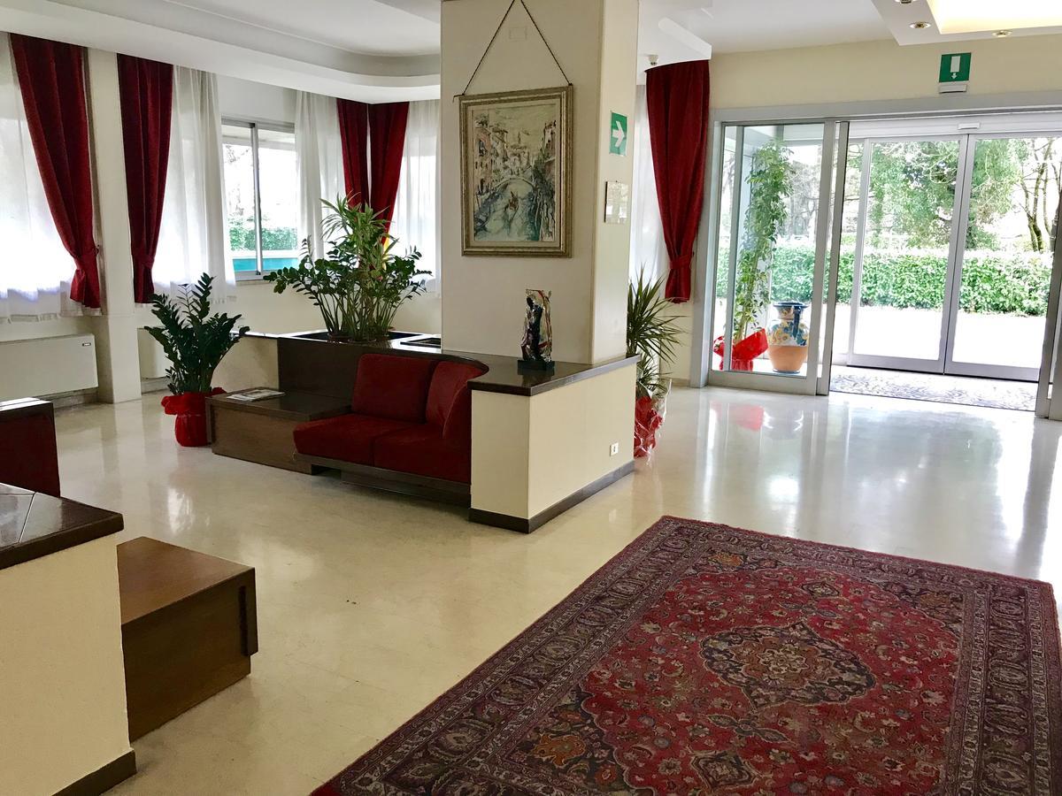 Hotel Albatros Mestre Eksteriør bilde